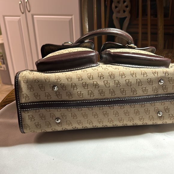 Dooney Bourke cloth and leather purse brown/tan with DB, make up bag/strap.Nice. - Picture 9 of 10